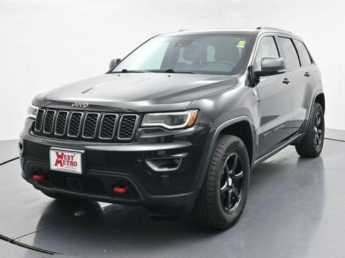 Diamond Black Crystal Pearlcoat 2017 Jeep Grand Cherokee Trailhawk