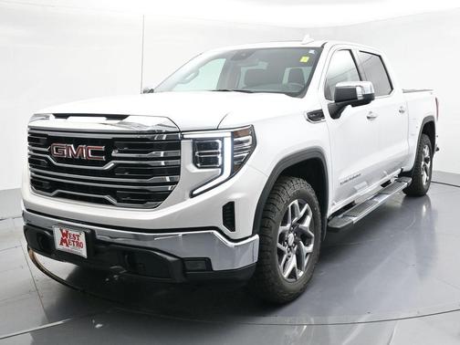 White Frost Tricoat 2023 GMC Sierra 1500 SLT