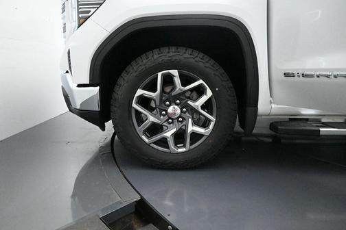 White Frost Tricoat 2023 GMC Sierra 1500 SLT