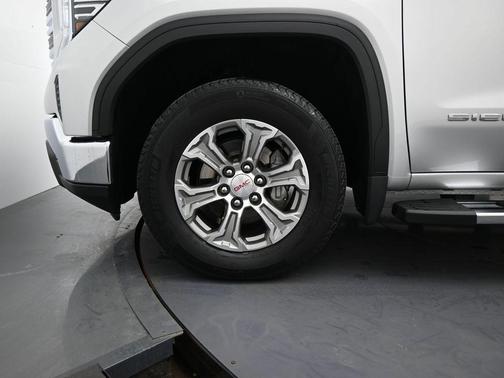 Quicksilver Metallic 2022 GMC Sierra 1500 SLT