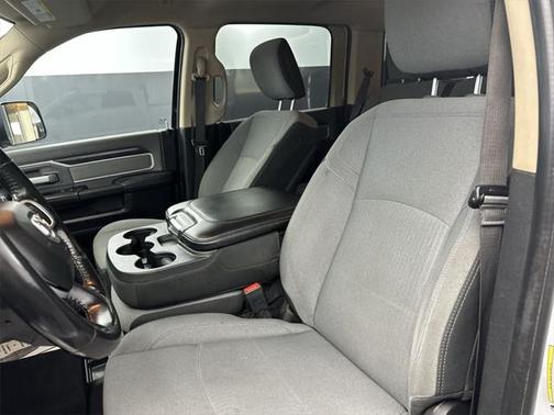2020 RAM 2500 Big Horn Crew Cab 4X4 6'4' Box