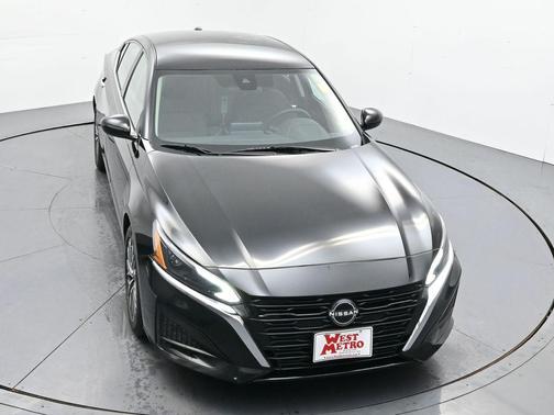 Super Black 2023 Nissan Altima 2.5 SV