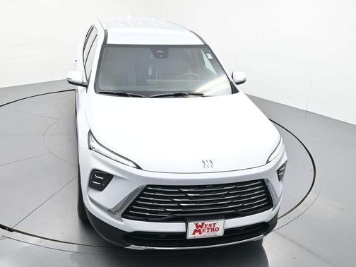 iridescent white tricoat 2026 Buick Enclave Preferred FWD