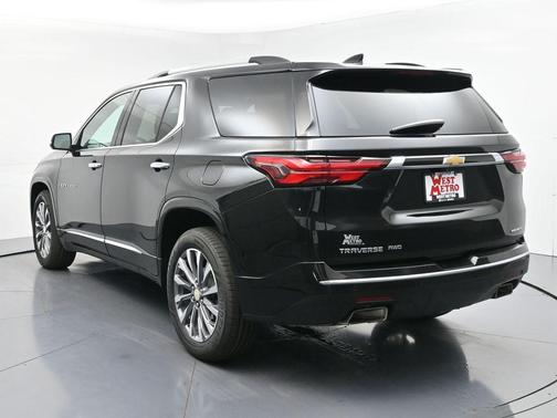 Mosaic Black Metallic 2022 Chevrolet Traverse Premier