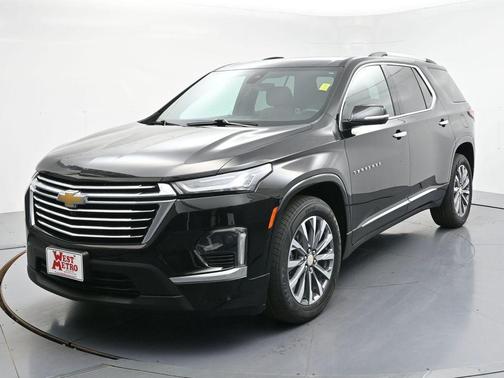 Mosaic Black Metallic 2022 Chevrolet Traverse Premier