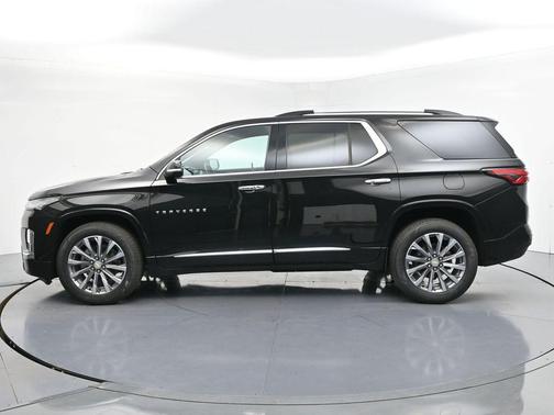 Mosaic Black Metallic 2022 Chevrolet Traverse Premier