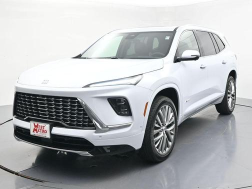 Iridescent White Tricoat 2026 Buick Enclave Avenir FWD