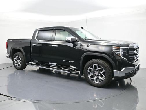 Onyx Black 2022 GMC Sierra 1500 SLT