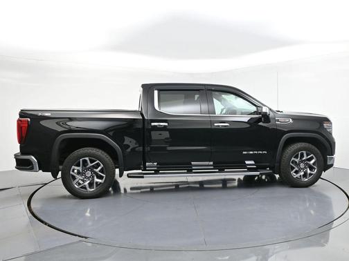 Onyx Black 2022 GMC Sierra 1500 SLT