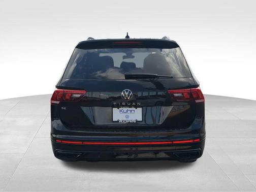 Deep Black Pearl 2022 Volkswagen Tiguan 2.0T SE R-Line Black