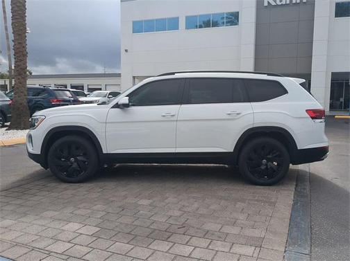 2025 Volkswagen Atlas 2.0T SE w/Technology