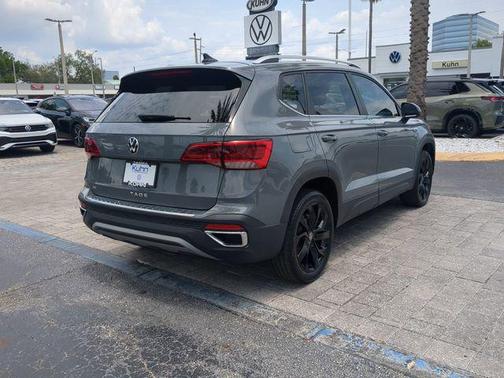 Pure Gray 2024 Volkswagen Taos 1.5T SE