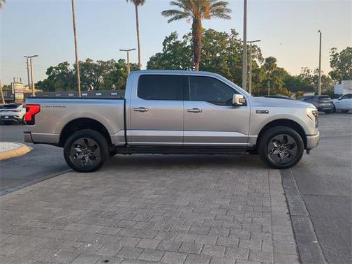 2024 Ford F-150 Lightning LARIAT