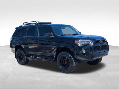 Midnight Black Metallic 2019 Toyota 4Runner SR5