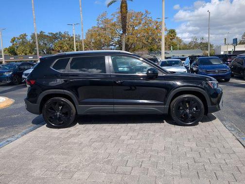 2025 Volkswagen Taos 1.5T SE