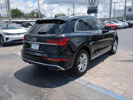 Mythos Black Metallic 2023 Audi Q5 45 S line Premium