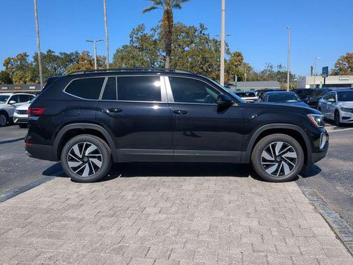 Deep Black Pearl 2026 Volkswagen Atlas 2.0T SE w/Technology