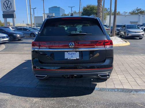 Deep Black Pearl 2026 Volkswagen Atlas 2.0T SE w/Technology