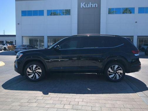 Deep Black Pearl 2026 Volkswagen Atlas 2.0T SE w/Technology