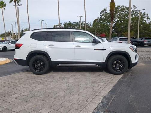 2025 Volkswagen Atlas 2.0T Peak Edition