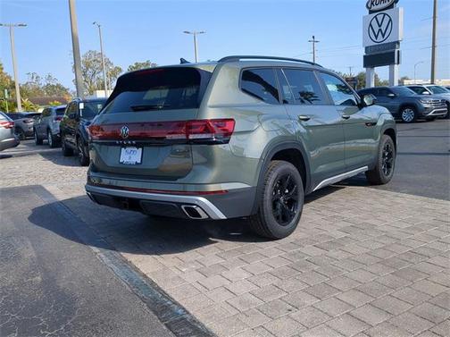 2025 Volkswagen Atlas 2.0T Peak Edition