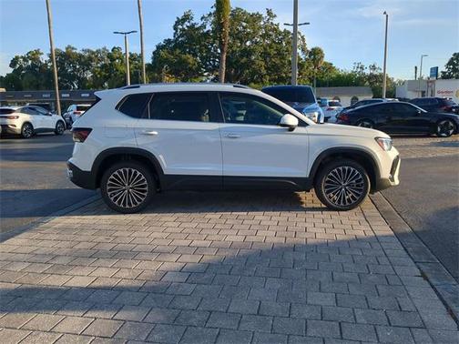 2025 Volkswagen Taos 1.5T SE