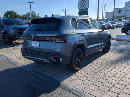 2025 Volkswagen Taos 1.5T SE