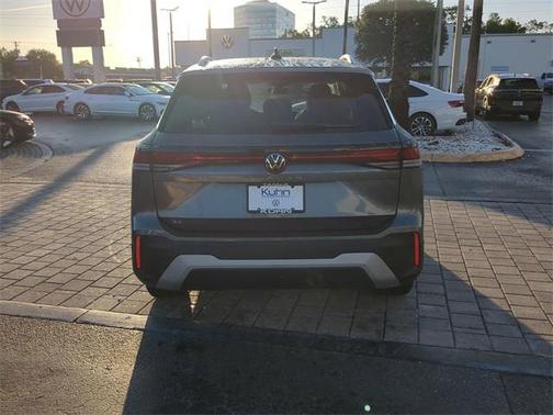 2025 Volkswagen Tiguan 2.0T SE