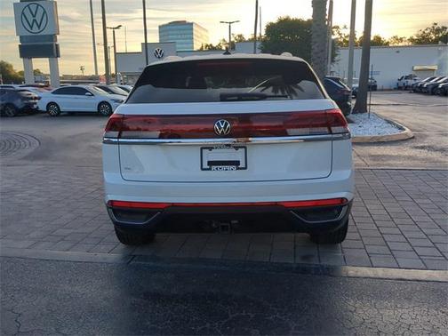 2025 Volkswagen Atlas Cross Sport 2.0T SE w/Technology
