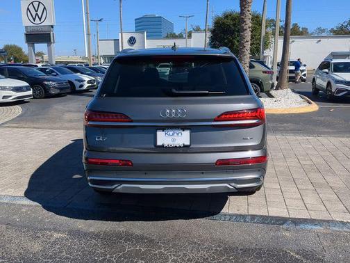 2024 Audi Q7 45 Premium Plus