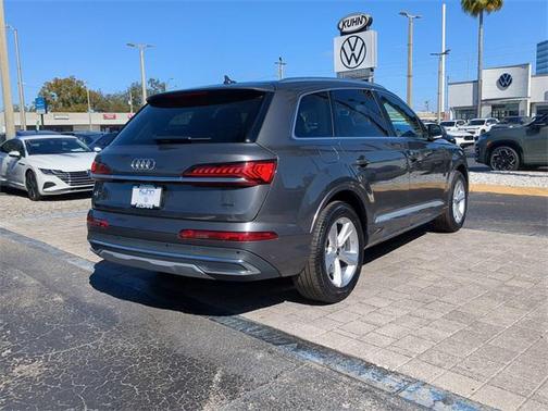 2024 Audi Q7 45 Premium Plus