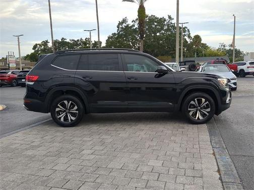 2025 Volkswagen Atlas 2.0T SE