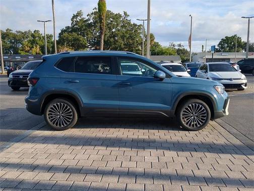 2025 Volkswagen Taos 1.5T SE