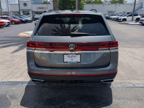 Platinum Gray Metallic 2024 Volkswagen Atlas 2.0T SE w/Technology 4MOTION