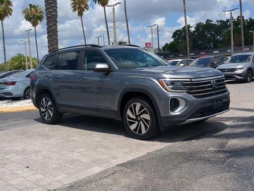 Platinum Gray Metallic 2024 Volkswagen Atlas 2.0T SE w/Technology 4MOTION