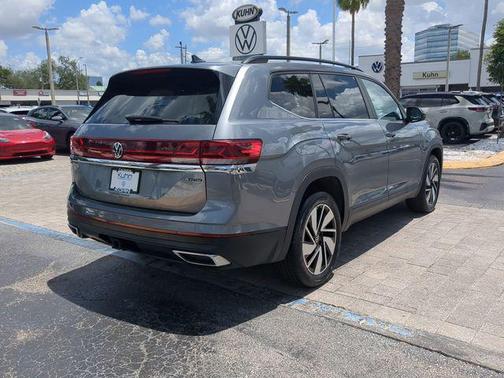 Platinum Gray Metallic 2024 Volkswagen Atlas 2.0T SE w/Technology 4MOTION