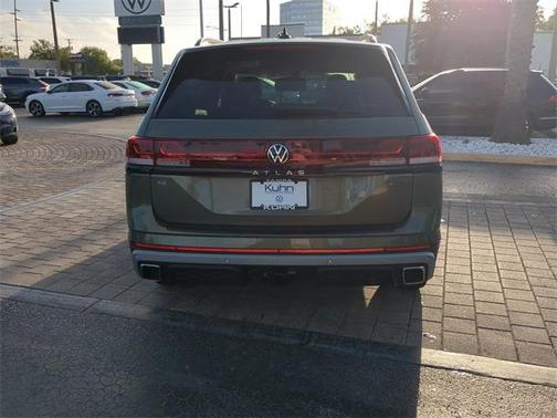 2025 Volkswagen Atlas 2.0T Peak Edition