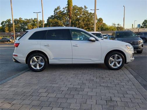 2024 Audi Q7 45 Premium Plus