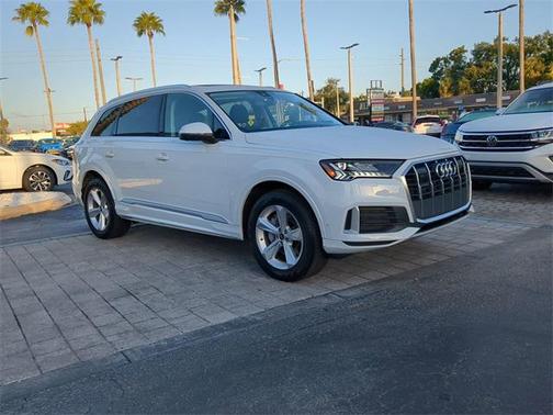 2024 Audi Q7 45 Premium Plus