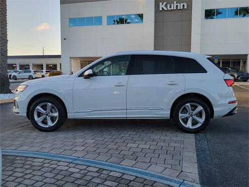 2024 Audi Q7 45 Premium Plus