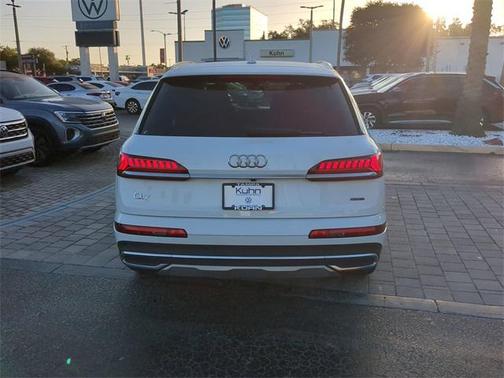2024 Audi Q7 45 Premium Plus