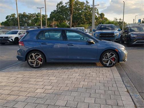 2025 Volkswagen Golf GTI 2.0T SE DSG