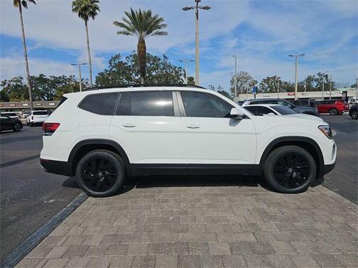 2025 Volkswagen Atlas 2.0T SE w/Technology