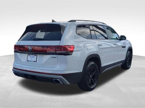Pure White 2025 Volkswagen Atlas 2.0T Peak Edition