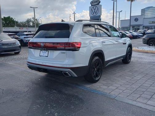 Pure White 2025 Volkswagen Atlas 2.0T Peak Edition