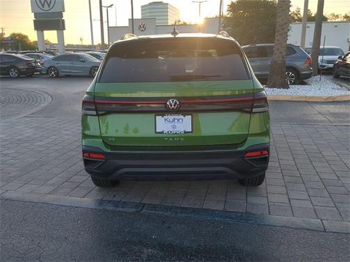 2025 Volkswagen Taos 1.5T SE Black