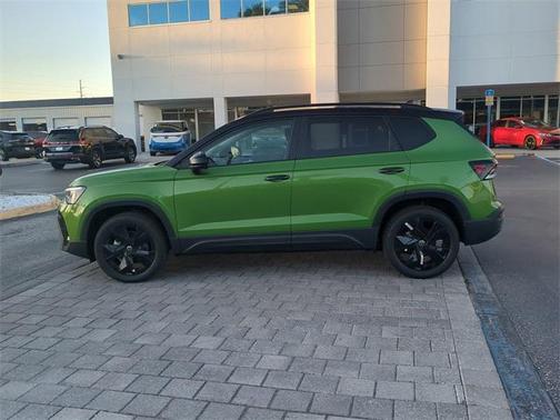 2025 Volkswagen Taos 1.5T SE Black