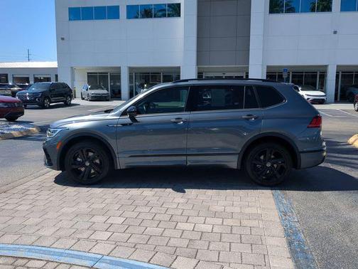 Platinum Gray Metallic 2023 Volkswagen Tiguan 2.0T SE R-Line Black
