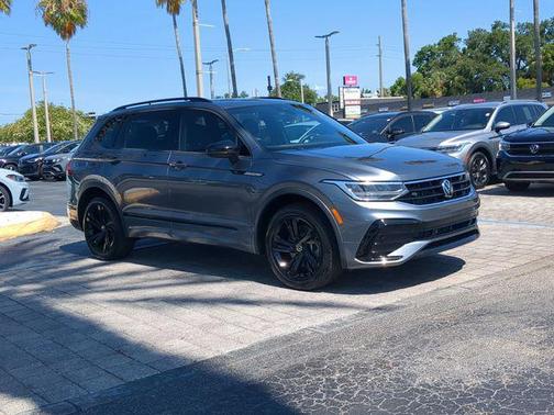 Platinum Gray Metallic 2023 Volkswagen Tiguan 2.0T SE R-Line Black