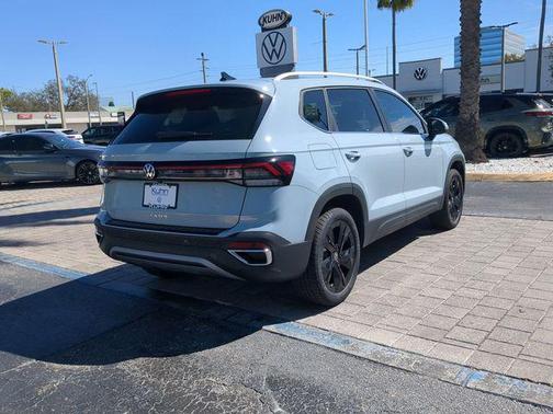Monument Gray 2026 Volkswagen Taos SE